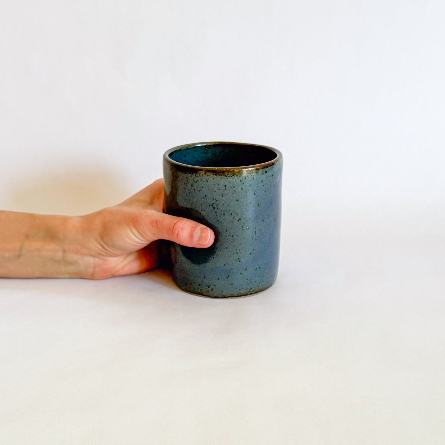 Blue thumb tumbler