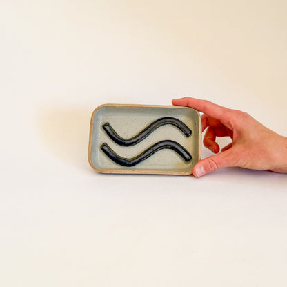 Squiggly soap dish