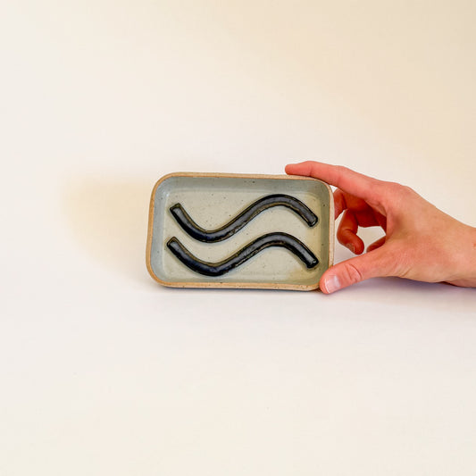 Squiggly soap dish